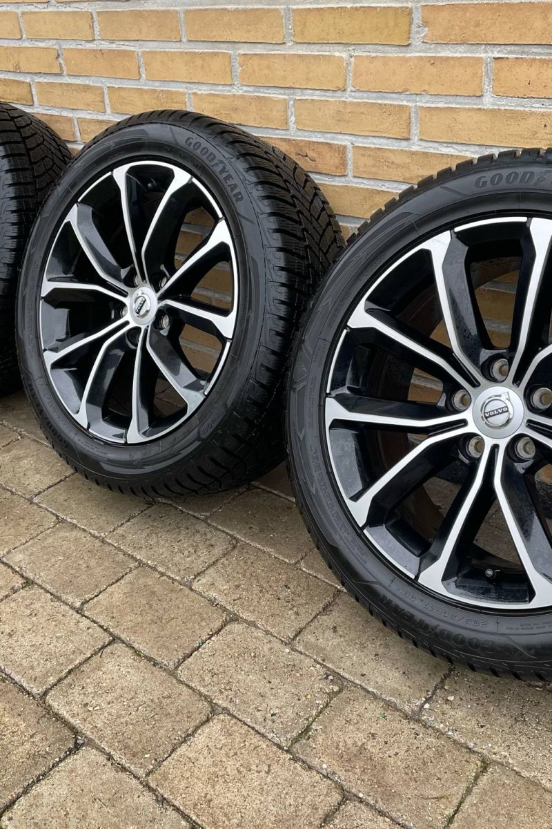 17” Originale Volvo V60 vinterhjul – reference 28