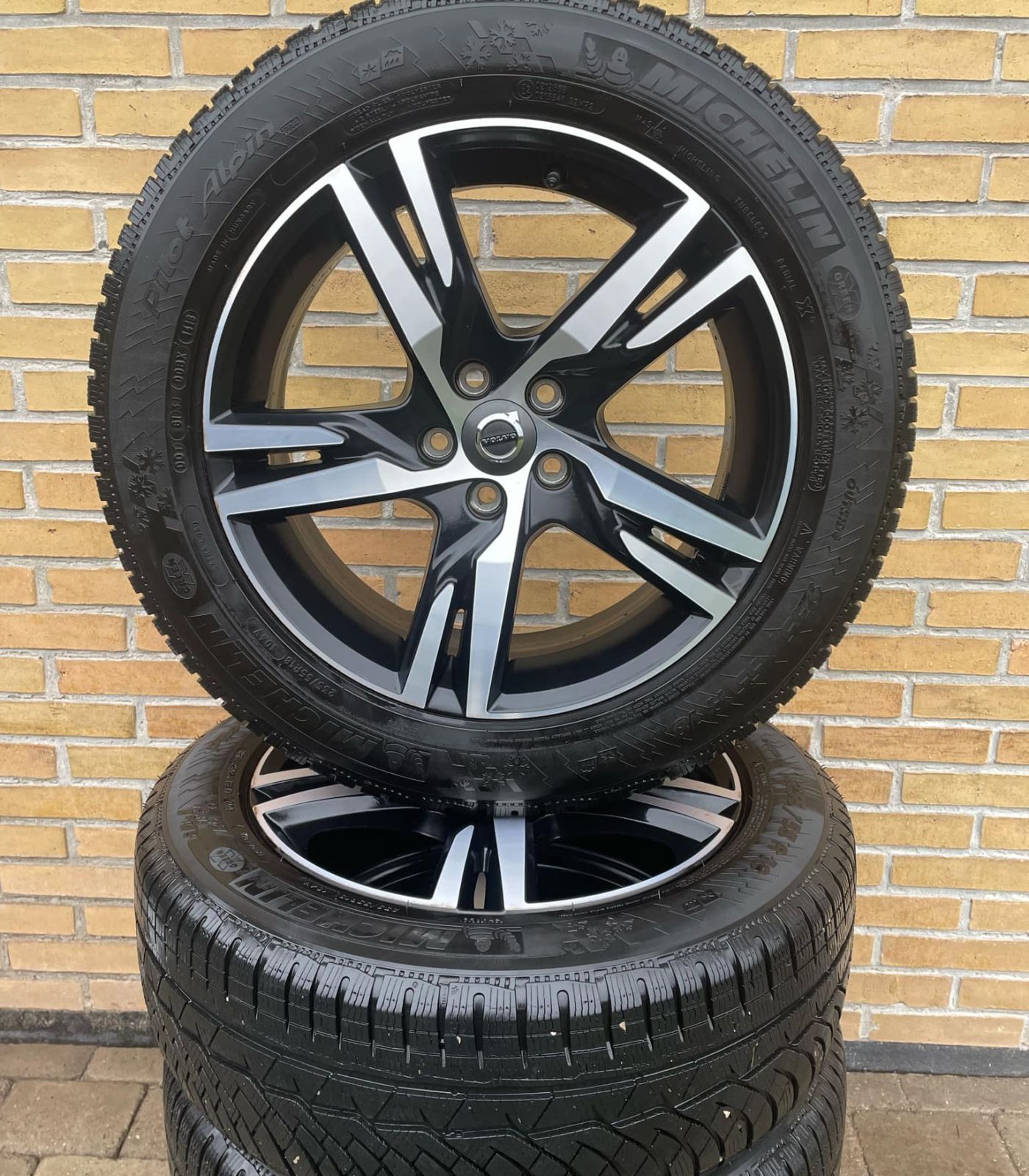 18” originale Volvo XC-40 vinterhjul – ref 27
