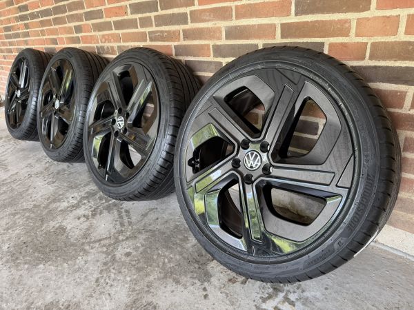 20” VW ID3 / CUPRA BORN – ORIGINALE ALUFÆLGE MED SOMMERDÆK – REF E46