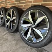20” VW ID4/ID5 – ORIGINALE ALUFÆLGE MED SOMMERDÆK – REF E64