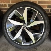 20” VW ID4/ID5 – ORIGINALE ALUFÆLGE MED SOMMERDÆK – REF E64