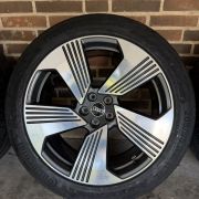 21″ AUDI E-TRON / Q8 – ORIGINALE ALUFÆLGE MED SOMMERDÆK – REF E70