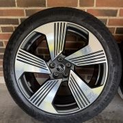 21″ AUDI E-TRON / Q8 – ORIGINALE ALUFÆLGE MED SOMMERDÆK – REF E70