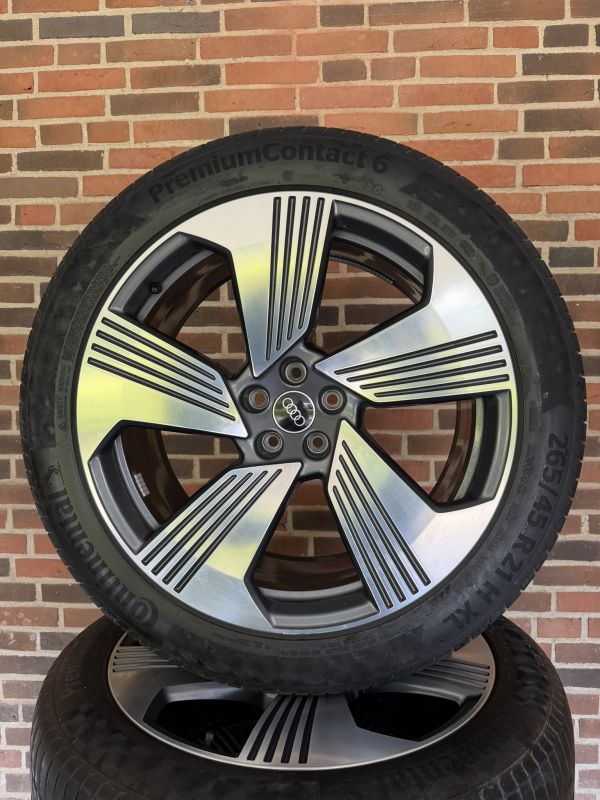21″ AUDI E-TRON / Q8 – ORIGINALE ALUFÆLGE MED SOMMERDÆK – REF E70