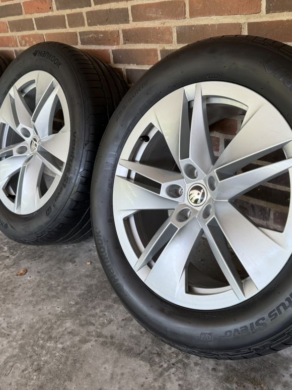19” SKODA ENYAQ / ELROQ – ORIGINALE ALUFÆLGE MED SOMMERDÆK – REF E60