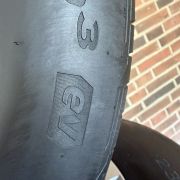 19” SKODA ENYAQ / ELROQ – ORIGINALE ALUFÆLGE MED SOMMERDÆK – REF E60