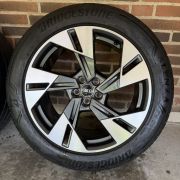 20″ AUDI E-TRON / Q8 – ORIGINALE ALUFÆLGE MED SOMMERDÆK – REF E55