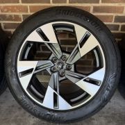 20″ AUDI E-TRON / Q8 – ORIGINALE ALUFÆLGE MED SOMMERDÆK – REF E55