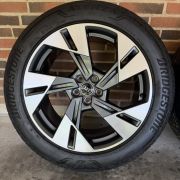 20″ AUDI E-TRON / Q8 – ORIGINALE ALUFÆLGE MED SOMMERDÆK – REF E55