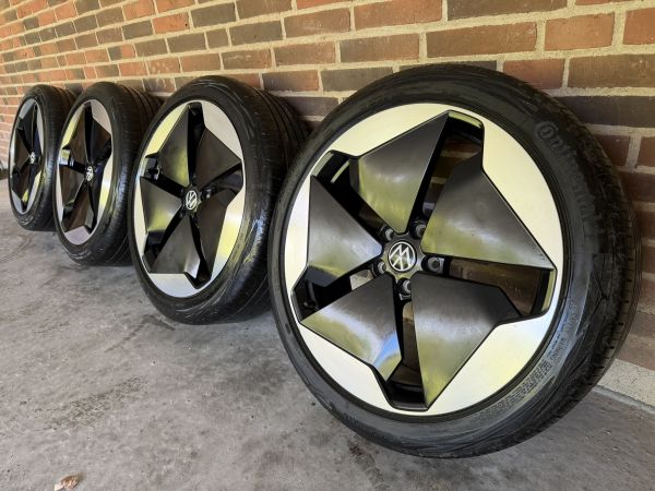 20” VW ID3 / CUPRA BORN – ORIGINALE ALUFÆLGE MED SOMMERDÆK – REF E42