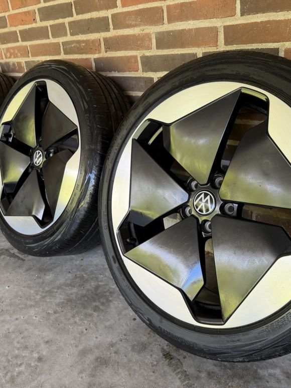 20” VW ID3 / CUPRA BORN – ORIGINALE ALUFÆLGE MED SOMMERDÆK – REF E42