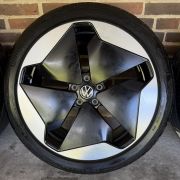 20” VW ID3 / CUPRA BORN – ORIGINALE ALUFÆLGE MED SOMMERDÆK – REF E42