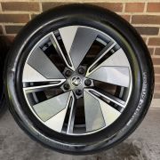 19” SKODA ENYAQ / ELROQ – ORIGINALE ALUFÆLGE MED SOMMERDÆK – REF E52