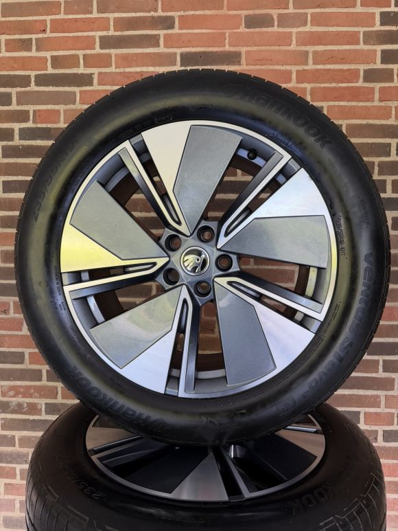 19” SKODA ENYAQ / ELROQ – ORIGINALE ALUFÆLGE MED SOMMERDÆK – REF E52
