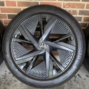 20” SKODA ENYAQ / ELROQ – ORIGINALE ALUFÆLGE MED SOMMERDÆK – REF E25
