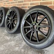 19” MERCEDES EQE – ORIGINALE ALUFÆLGE MED SOMMERDÆK – REF E26