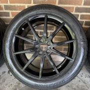 19” MERCEDES EQE – ORIGINALE ALUFÆLGE MED SOMMERDÆK – REF E26
