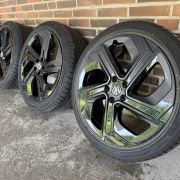 20” VW ID3 / CUPRA BORN – ORIGINALE ALUFÆLGE MED SOMMERDÆK – REF E45
