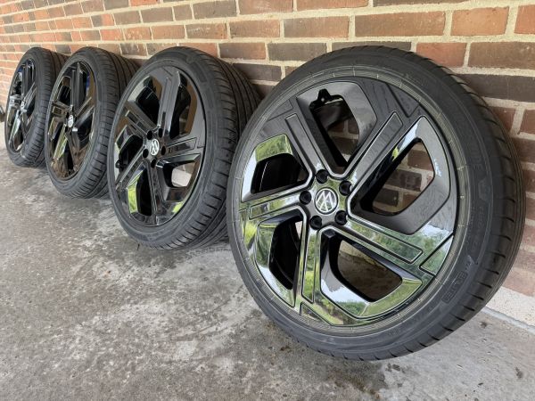 20” VW ID3 / CUPRA BORN – ORIGINALE ALUFÆLGE MED SOMMERDÆK – REF E45
