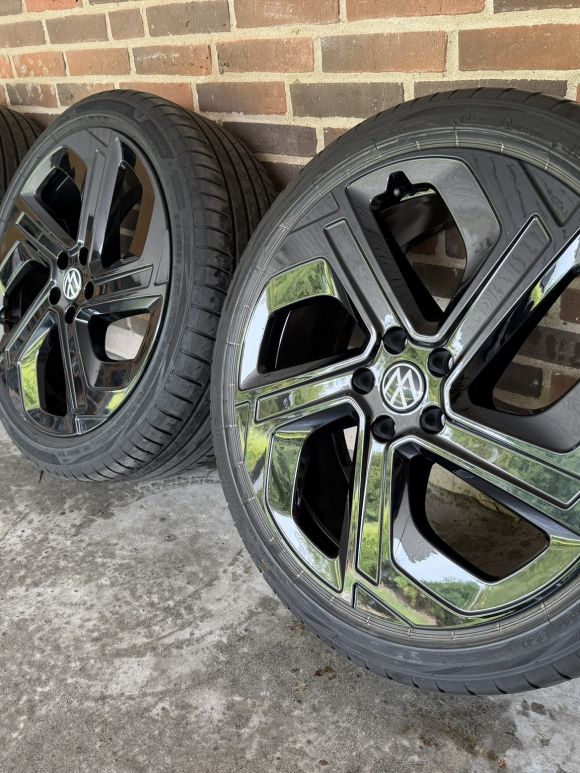 20” VW ID3 / CUPRA BORN – ORIGINALE ALUFÆLGE MED SOMMERDÆK – REF E45
