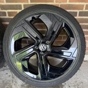 20” VW ID3 / CUPRA BORN – ORIGINALE ALUFÆLGE MED SOMMERDÆK – REF E45