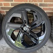 20” VW ID3 / CUPRA BORN – ORIGINALE ALUFÆLGE MED SOMMERDÆK – REF E45