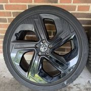 20” VW ID3 / CUPRA BORN – ORIGINALE ALUFÆLGE MED SOMMERDÆK – REF E45