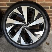 20” VW ID4 / ID5 – ORIGINALE ALUFÆLGE MED SOMMERDÆK – REF E84