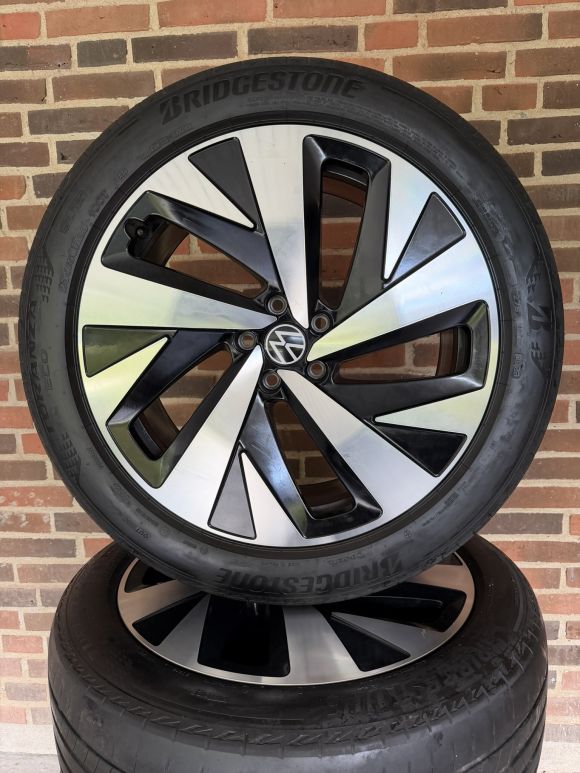 20” VW ID4 / ID5 – ORIGINALE ALUFÆLGE MED SOMMERDÆK – REF E84