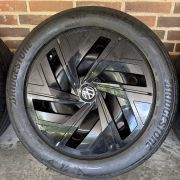 19” VW ID4 / ID5 – ORIGINALE STÅLFÆLGE MED SOMMERDÆK – REF E77