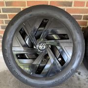 19” VW ID4 / ID5 – ORIGINALE STÅLFÆLGE MED SOMMERDÆK – REF E77
