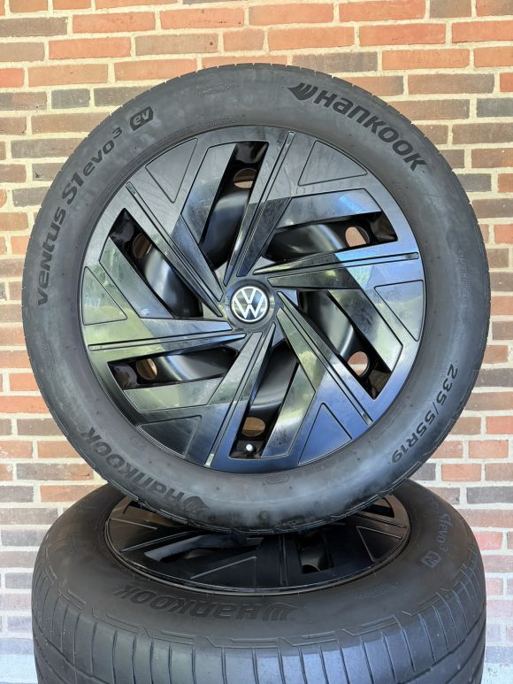 19” VW ID4 / ID5 – ORIGINALE STÅLFÆLGE MED SOMMERDÆK – REF E59