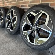 19” VW ID3 / CUPRA BORN – ORIGINALE ALUFÆLGE MED SOMMERDÆK – REF E29