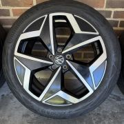 19” VW ID3 / CUPRA BORN – ORIGINALE ALUFÆLGE MED SOMMERDÆK – REF E29