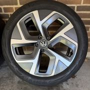 19” VW ID3 / CUPRA BORN – ORIGINALE ALUFÆLGE MED SOMMERDÆK – REF E36