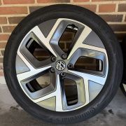 19” VW ID3 / CUPRA BORN – ORIGINALE ALUFÆLGE MED SOMMERDÆK – REF E36