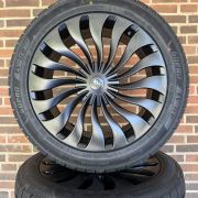 19″ TESLA Y + JUNIPER – NYE KOMPLETTE VINTERHJUL – REF V27