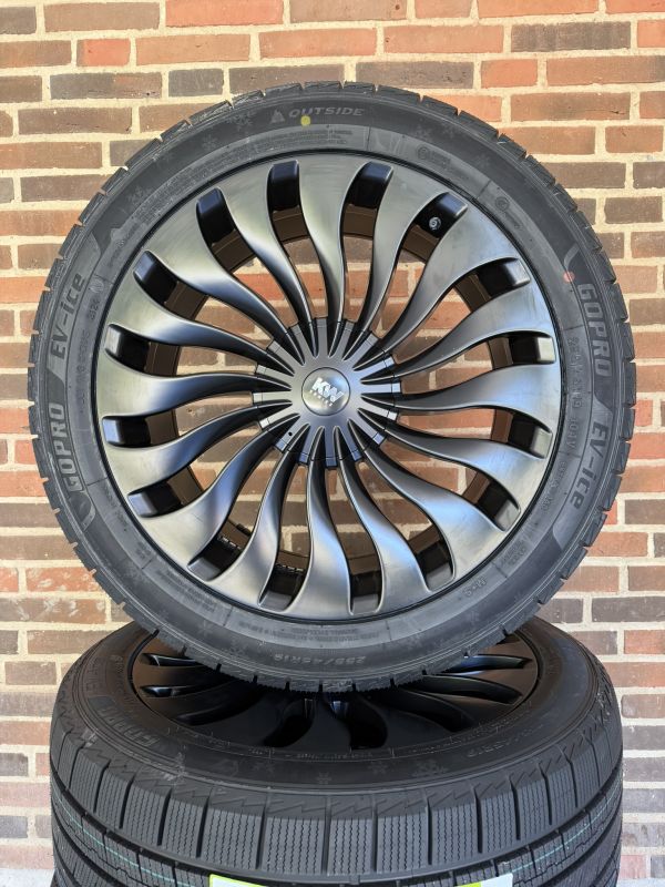 19″ TESLA Y + JUNIPER – NYE KOMPLETTE VINTERHJUL – REF V27