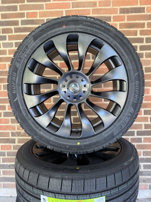 19″ TESLA Y + JUNIPER – NYE KOMPLETTE VINTERHJUL – REF V28