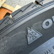 19″ TESLA Y + JUNIPER – NYE KOMPLETTE VINTERHJUL – REF V27