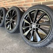19″ TESLA 3 – NYE KOMPLETTE VINTERHJUL – REF V30
