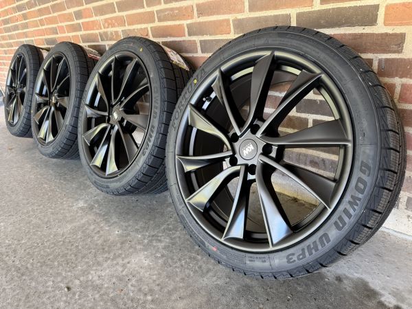 19″ TESLA 3 – NYE KOMPLETTE VINTERHJUL – REF V30