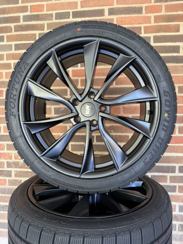 19″ TESLA 3 – NYE KOMPLETTE VINTERHJUL – REF V30
