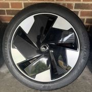 19” VOLVO EX30 – ORIGINALE ALUFÆLGE MED SOMMERDÆK- REF P127