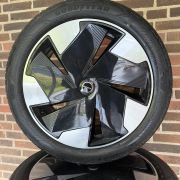 19” VOLVO EX30 – ORIGINALE ALUFÆLGE MED SOMMERDÆK- REF P127