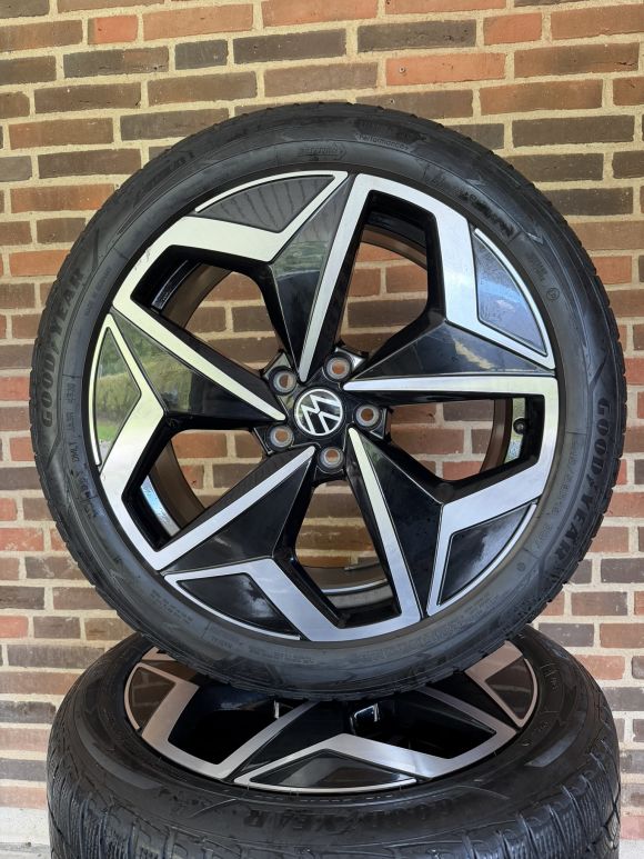 19” VW ID3 / CUPRA BORN – ORIGINALE ALUFÆLGE MED VINTERDÆK – REF E54