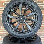 19″ TESLA Y + JUNIPER – NYE KOMPLETTE VINTERHJUL – REF V41