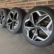 19” VW ID3 / CUPRA BORN – ORIGINALE ALUFÆLGE MED VINTERDÆK – REF P132