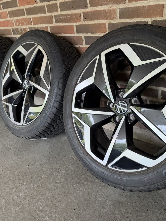 19” VW ID3 / CUPRA BORN – ORIGINALE ALUFÆLGE MED VINTERDÆK – REF P132