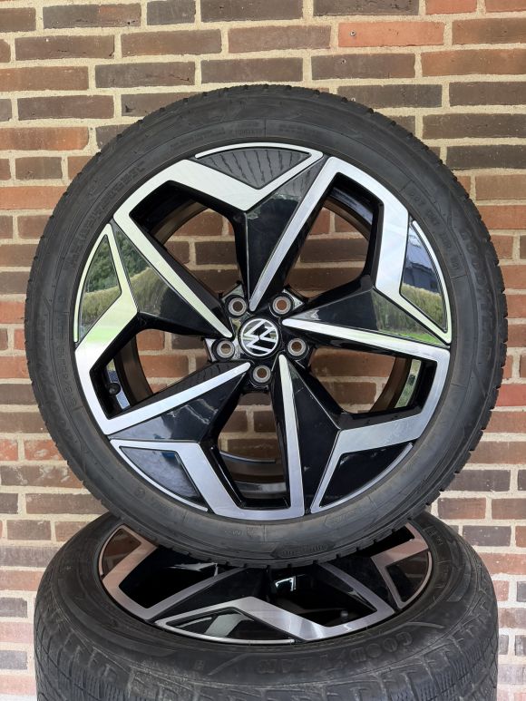 19” VW ID3 / CUPRA BORN – ORIGINALE ALUFÆLGE MED VINTERDÆK – REF P132